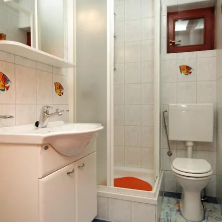 Apartments With A Parking Space Preko, Ugljan - 8428 Apartman