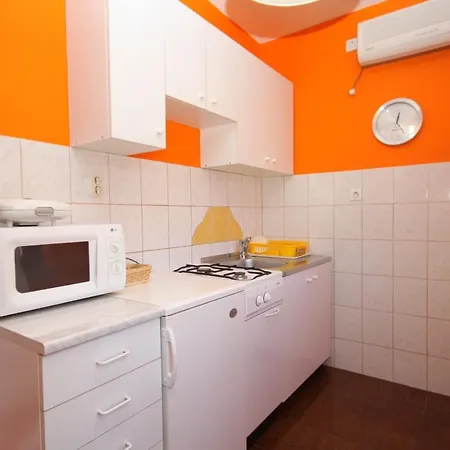 Apartments With A Parking Space Preko, Ugljan - 8428