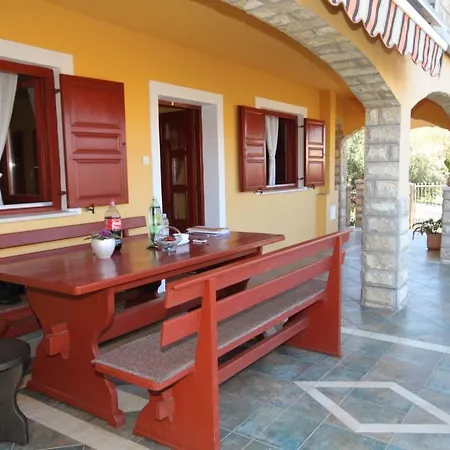 Apartments With A Parking Space Preko, Ugljan - 8428 Preko