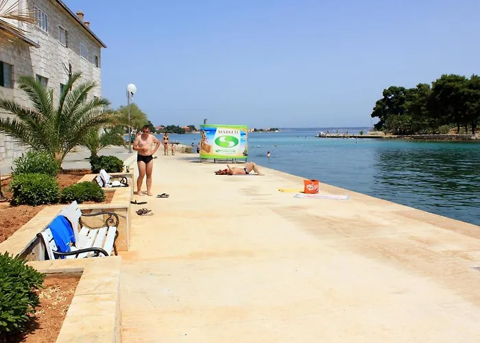 Apartments With A Parking Space Preko, Ugljan - 8428 Apartman
