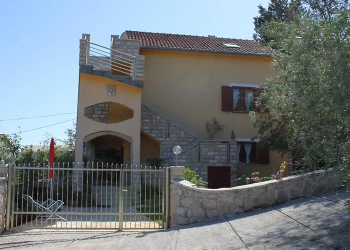 Apartments With A Parking Space Preko, Ugljan - 8428 Apartman *
