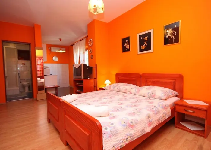 Apartments With A Parking Space Preko, Ugljan - 8428 Apartman *
