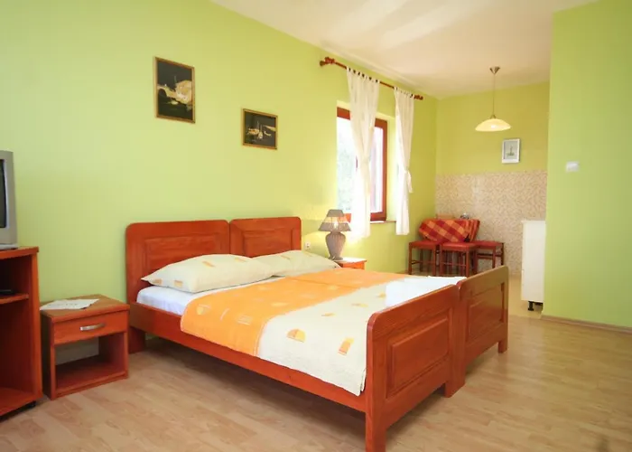 Apartments With A Parking Space Preko, Ugljan - 8428 Apartman Preko