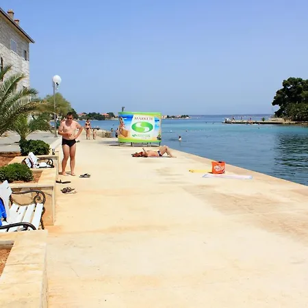 With A Parking Space Preko, Ugljan - 8428 Apartament