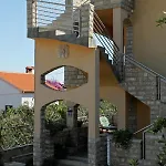 Apartments With A Parking Space Preko, Ugljan - 8428 * Preko