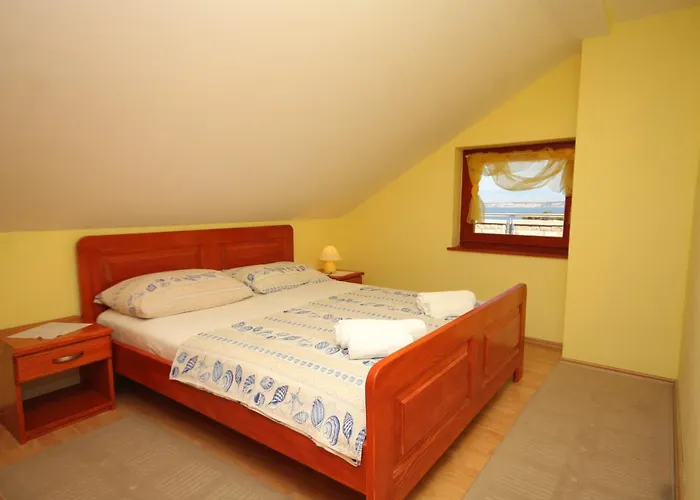 Apartments With A Parking Space Preko, Ugljan - 8428